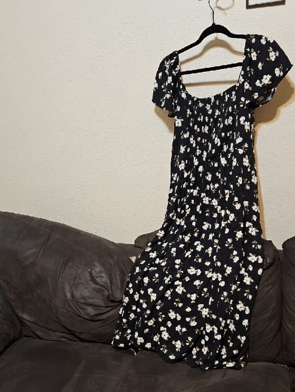 Old Navy Black Maxi Dress with White Floral Pattern - Picture 5 of 10